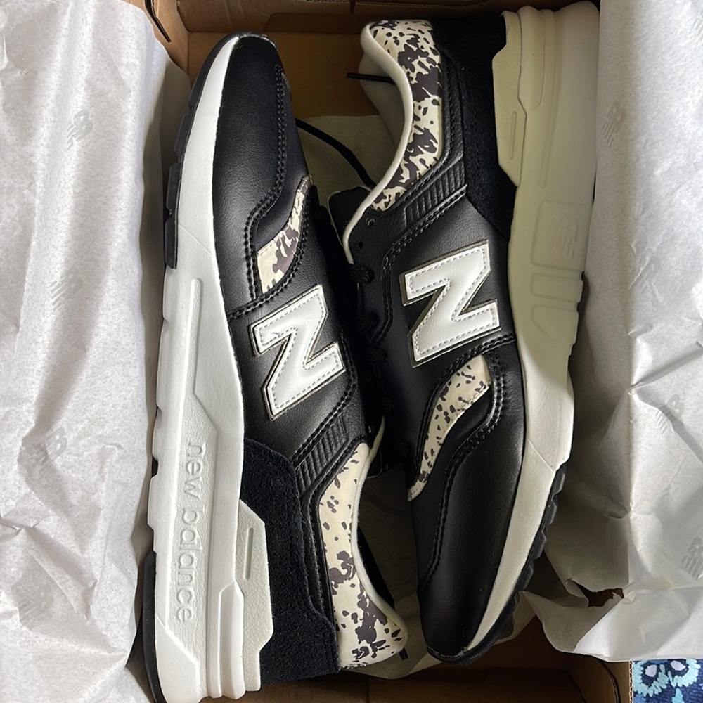 Women’s Size 10 NB